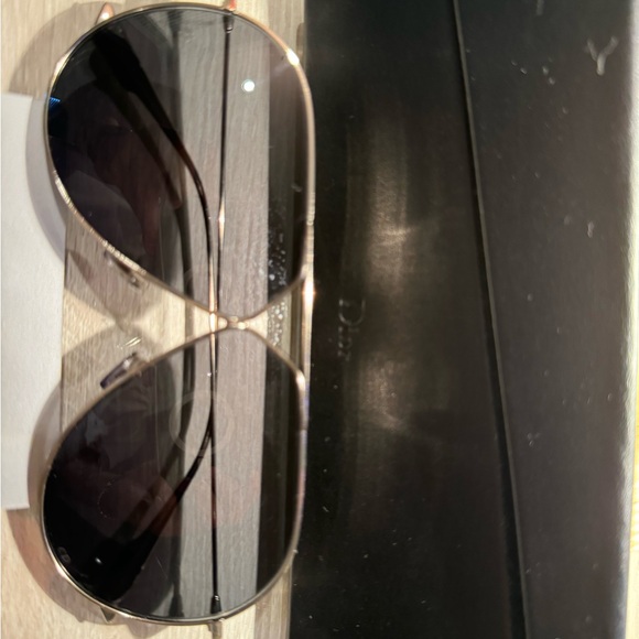 DIOR AVIATOR SUNGLASSES 🤍 - Picture 10 of 11